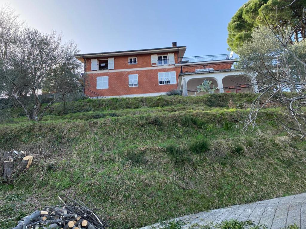 Casa Vacanza Villa Patrizia Follo Alto Екстер'єр фото